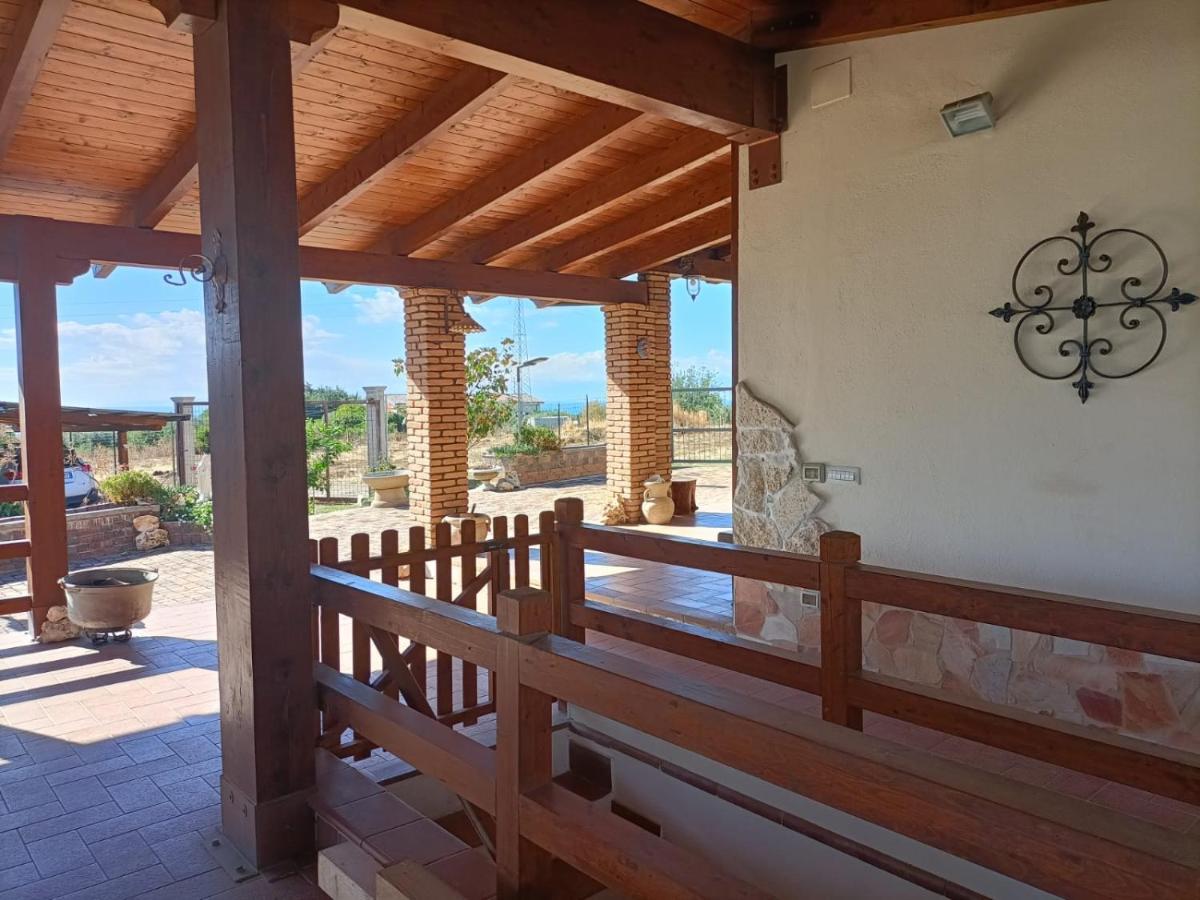 La Taverna Di Angela Amendolara Exterior foto